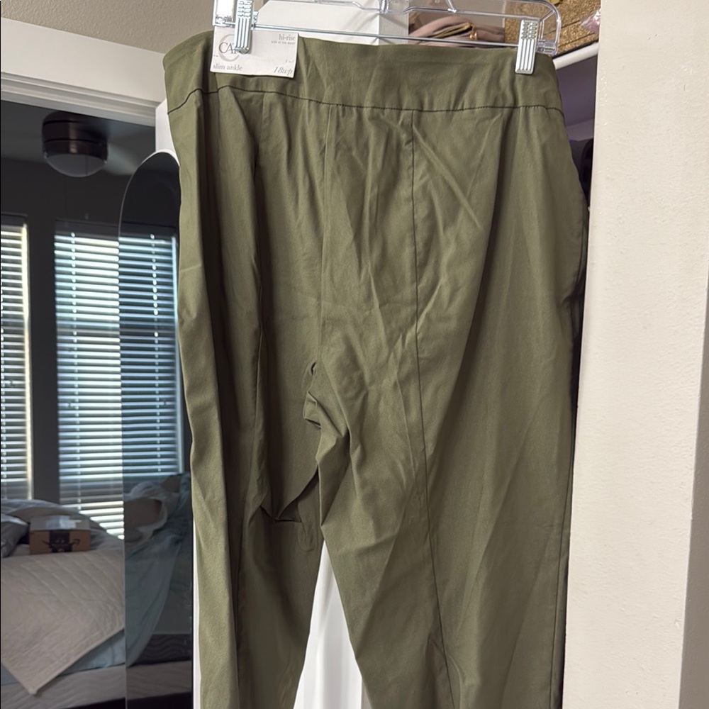 Cato Green Ankle Cropped Pants with Relaxed Fit and Wide Waistband